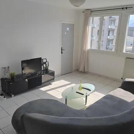 Проживание в семье Dans Partage, A 8 Min Du Centre-ville *